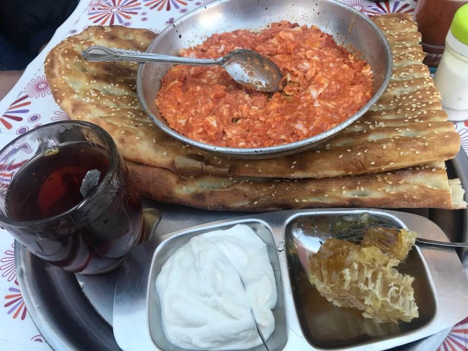 املت ولیعصر - بهترین صبحانه های تهران